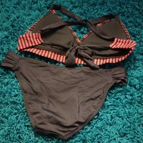 Mossimo 2 Piece bathing Suit - Picture 5 of 7
